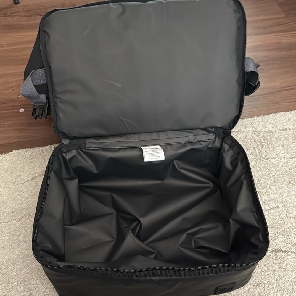 Volcom cooler bag - Picture 3 of 5